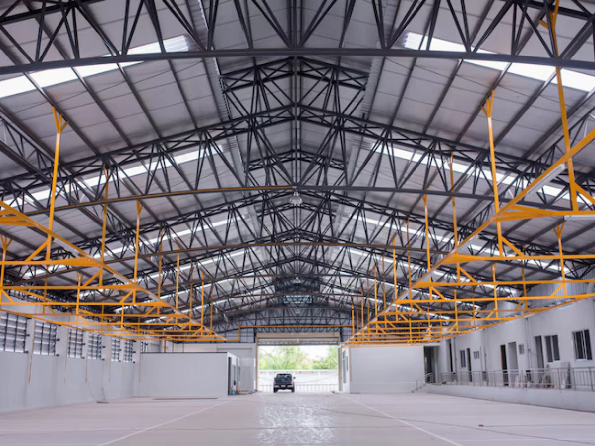 Air bubble insulation below an industrial factory roof